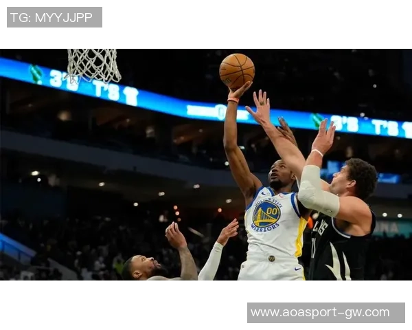 勇士半场苦战落后雄鹿仅2分库明加高效砍下16分4篮板表现抢眼 勇士半场苦战落后雄鹿仅2分库明加高效砍下16分4篮板表现抢眼